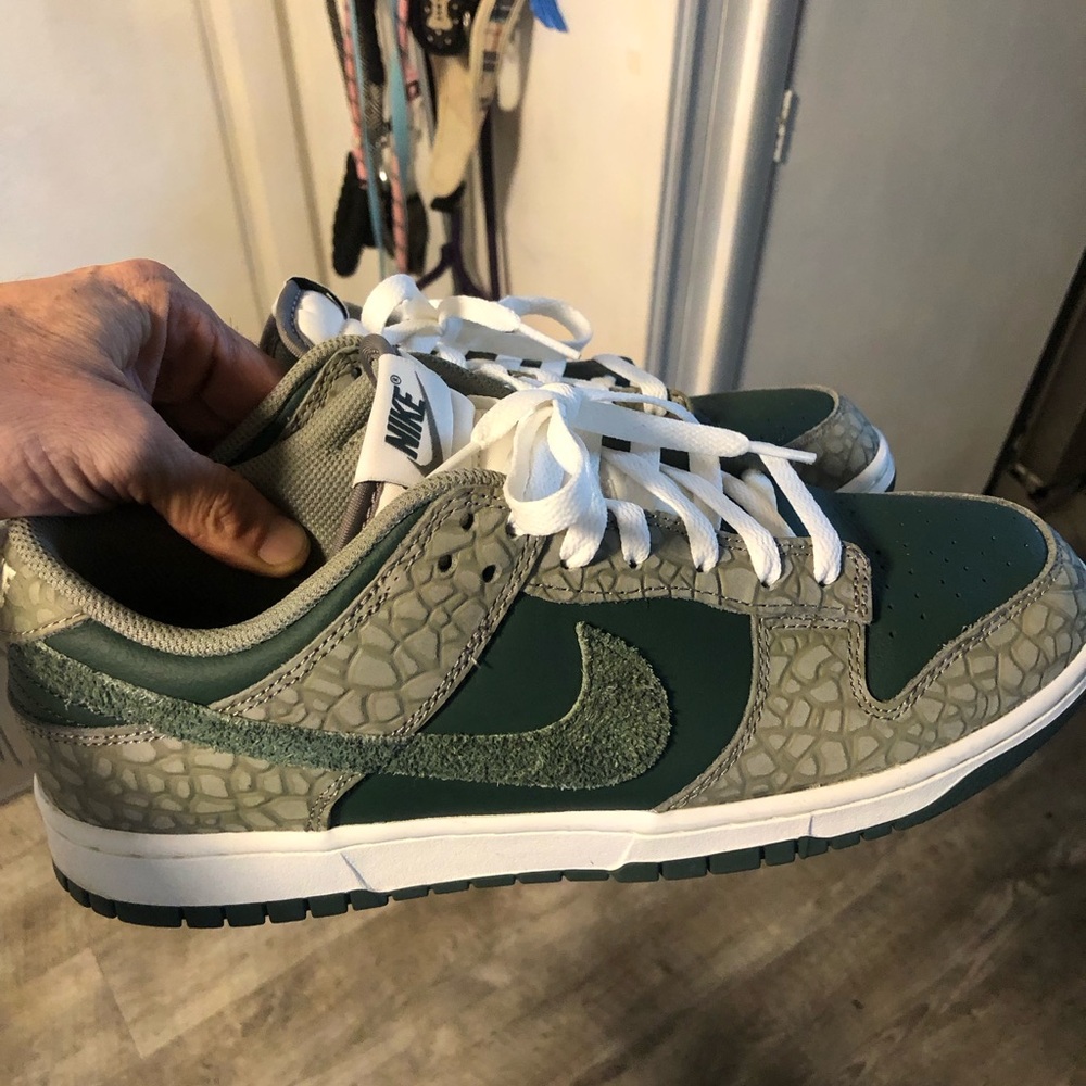 Nike Dunk Low Retro Vintage Green/Dark Stucco/Alabaster/White Sneakers size 10